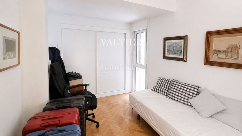 Foto 4a9eeb67-c640-4e3f-858b-a8e95815f8d3. Flat with heating parking in El Viso Madrid