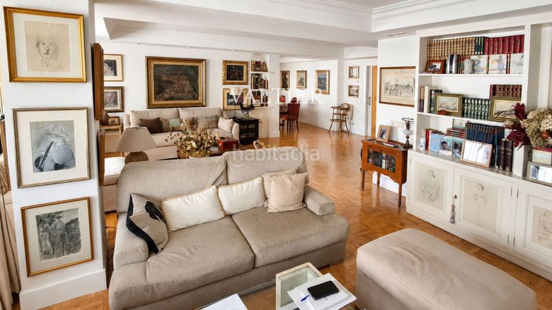 Foto 79c8a70d-a940-4cd5-b9f0-2f8e453b0511. Flat with heating parking in El Viso Madrid