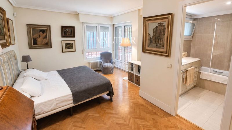 Foto 8ea8194a-a82d-4264-8a0b-325196f6ddc5. Flat with heating parking in El Viso Madrid