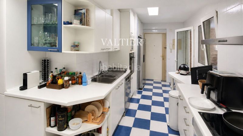Foto a867ba1c-5a79-4e88-8d62-cf46e2267f14. Flat with heating parking in El Viso Madrid