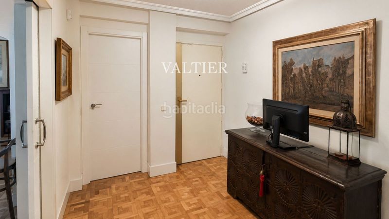Foto c65adbbf-6124-4ff8-b1e7-1e3cd1aabec8. Flat with heating parking in El Viso Madrid