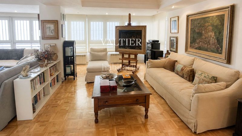 Foto f6fdae50-83b5-43c9-b171-d234174a2307. Flat with heating parking in El Viso Madrid