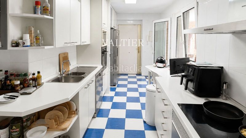 Foto f94e0ff2-442e-4556-b5c0-256f7931d364. Flat with heating parking in El Viso Madrid