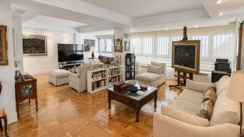 Foto fbf2e168-d718-4a8d-9939-0131d76d12dd. Flat with heating parking in El Viso Madrid