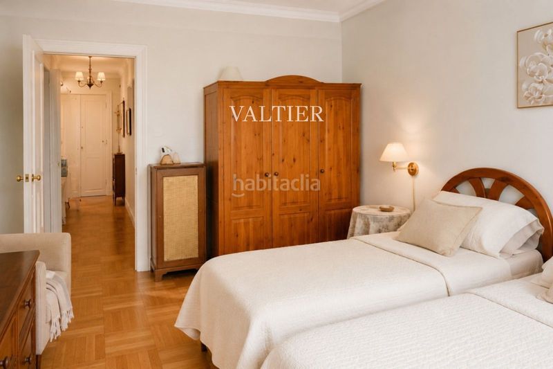 Foto e5d0af4f-e8f7-41e5-ba54-e73d517654a2. Pis amb calefacció aparcament a El Viso Madrid