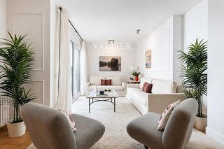 Etagenwohnung in Trafalgar. Piso en venta con 4 dormitorios  y plaza de garaje en almagro, m