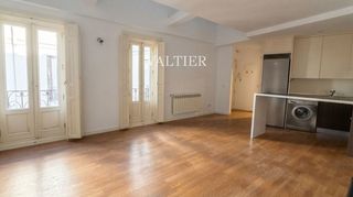 Rent Penthouse  De la madera. Piso en alquiler en la calle de la madera, malasaña, madrid
