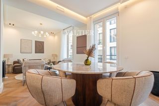Pis a Trafalgar. Exclusiva vivienda exterior con balcones en chamberí, madrid