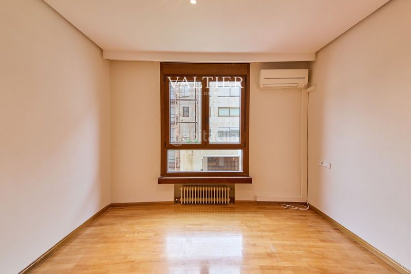 Foto c8e626b7-6ee2-4f6c-b399-0b62ca407c90. Rent flat with parking in Lista Madrid