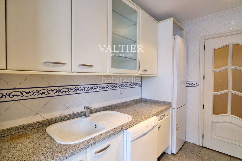 Foto d6aff083-58b7-49b3-8fbe-3959f4c383ec. Rent flat with parking in Lista Madrid