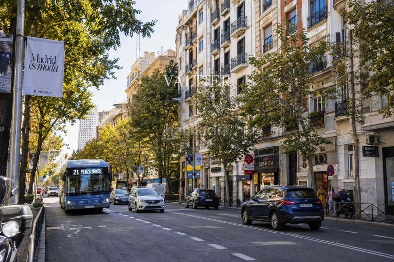 Foto a47bd8ad-a60b-41c4-8ae2-6fb0e792975d. Pis amb aparcament a Argüelles Madrid