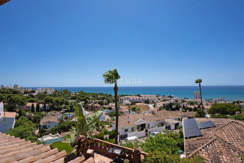 Foto 89ed7aff-3cba-42cb-b4fe-eea6410876e0. Xalet amb xemeneia aparcament piscina a Riviera del Sol Mijas
