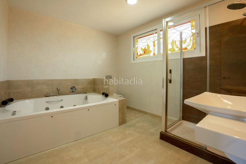 Foto a2ea1d53-9703-423a-bf30-c59762ebd80d. Xalet amb xemeneia aparcament piscina a Riviera del Sol Mijas