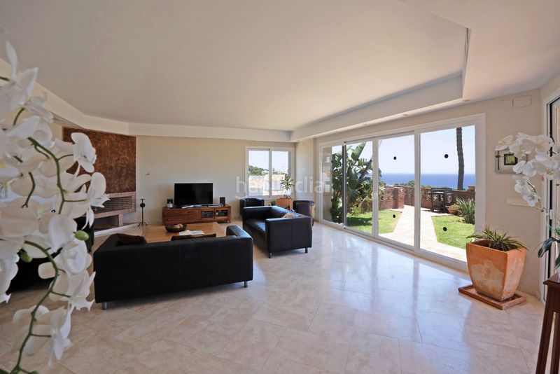 Foto a80d1a7e-74ab-42a1-8411-13878dd32d86. Xalet amb xemeneia aparcament piscina a Riviera del Sol Mijas