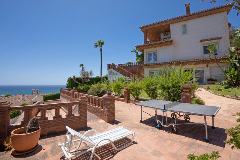 Foto c19cdbc6-6d2e-4566-9f86-a8e99d9d443e. Xalet amb xemeneia aparcament piscina a Riviera del Sol Mijas