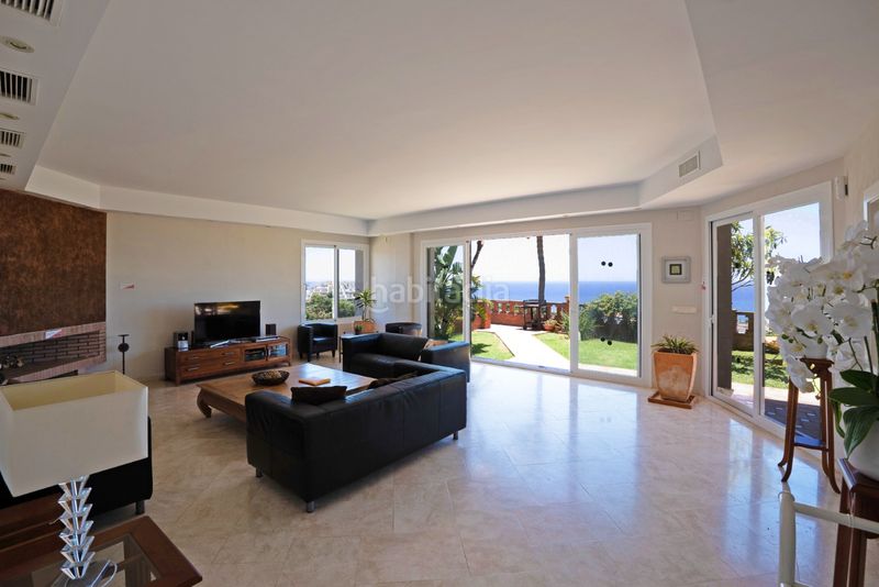 Foto d9ce03de-c60d-4d5b-8d82-94bf0e65fc2a. Xalet amb xemeneia aparcament piscina a Riviera del Sol Mijas