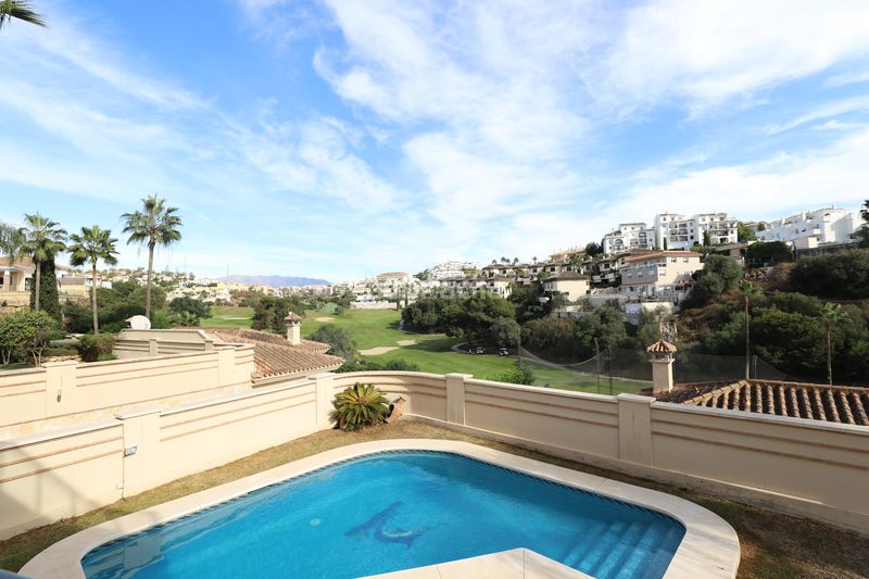 Foto c7fde97d-fb0a-4379-bd2a-fb5ee54342b2. Alquiler chalet en Calahonda Mijas