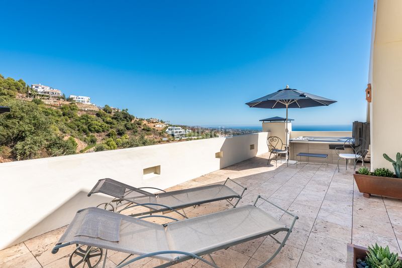 Foto 645e38d0-f227-457b-a175-1720ecd18f7f. Àtic amb calefacció aparcament piscina a Alto de los Monteros Marbella