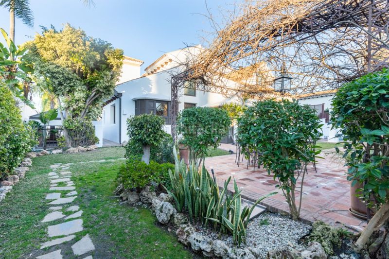 Foto c2f922fe-a8bd-4540-bab9-954f0d52fb6c. Chalet en Guadalmina Alta Marbella