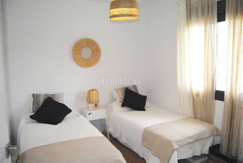 Foto b97c7b62-24b7-42ae-8259-03a79cd8c2a3. Casa adossada a Paraiso - Barronal Estepona