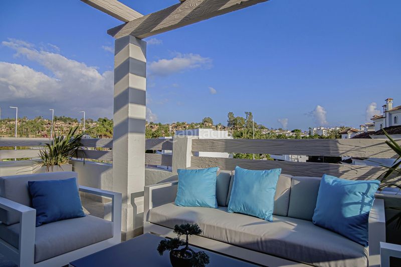 Foto fedc6646-4117-4e51-a03b-2fb6eb0e3ff3. Casa adossada a Paraiso - Barronal Estepona