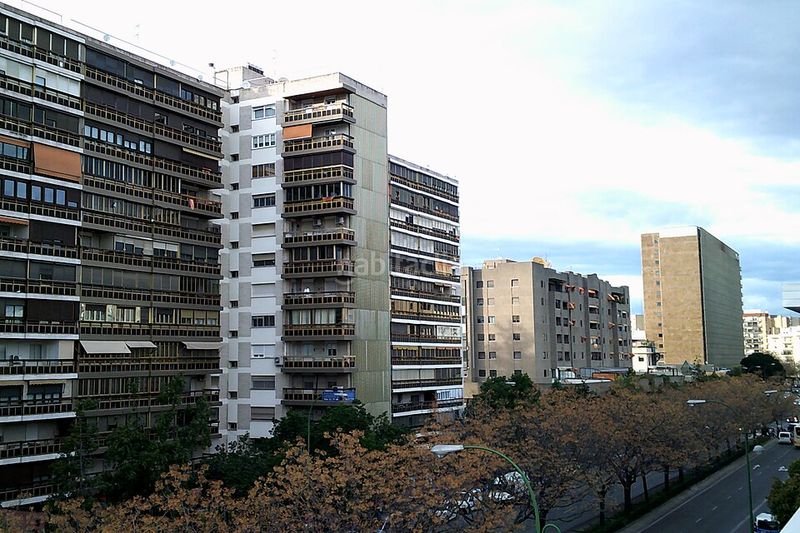 Foto 0eaff6db-6a85-4dc9-88c3-376a5f48e1ee. Pis amb aparcament a La Buhaira Sevilla