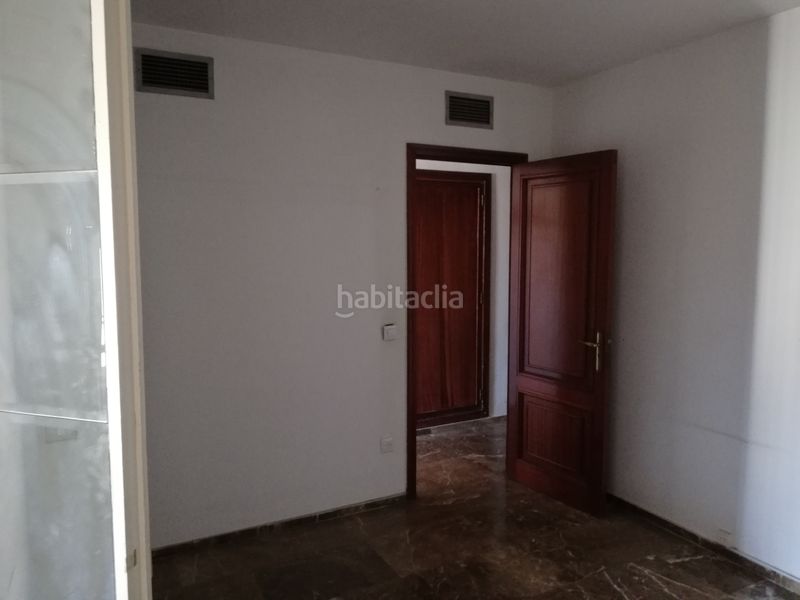 Foto 8d26f264-f567-4353-880d-72485b793d41. Àtic amb aparcament a San Lorenzo Sevilla