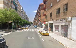 Local Comercial  Calle de león xiii. Local diafano en leon xiii