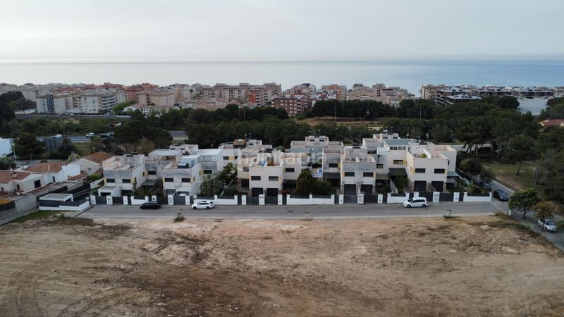 Foto 954e229d-1e93-44f8-b73c-86d0ebf64ced. Casa aparellada a Calafell - duesaigues 61 a Bellamar Calafell