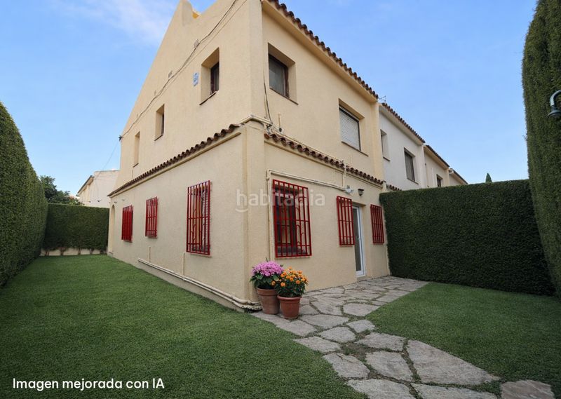 Foto fdf5a986-67b7-498e-bcdb-0cd598d94ed6. Casa adossada a Calafell - cl jaume pallares 1 a Calafell