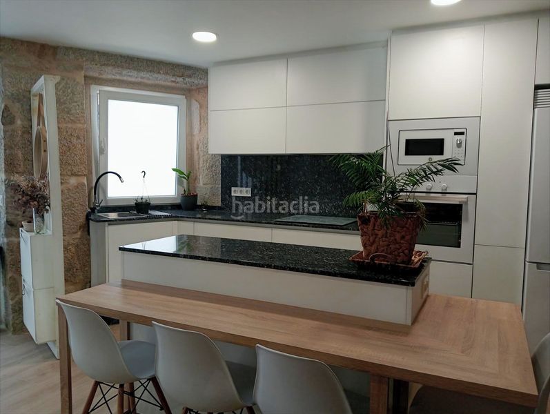Foto 83275703-1076-4a69-88ba-8e895db9e570. Lloguer casa a rúa do hío 15 a Cangas pueblo Cangas