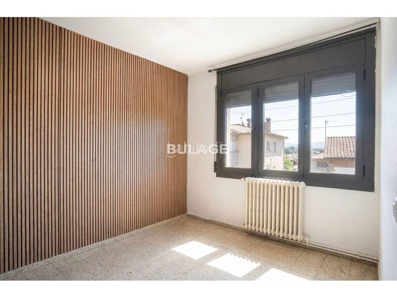 Foto ba1ec465-bc4b-4a25-ae01-a3f271054207. Casa amb calefacció aparcament a Estadi-Santa Anna Vic