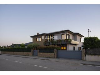 Casa  Calle de la vinya. Exclusiva finca dalt nivell a gurb, a nom�s 5 minuts de vic