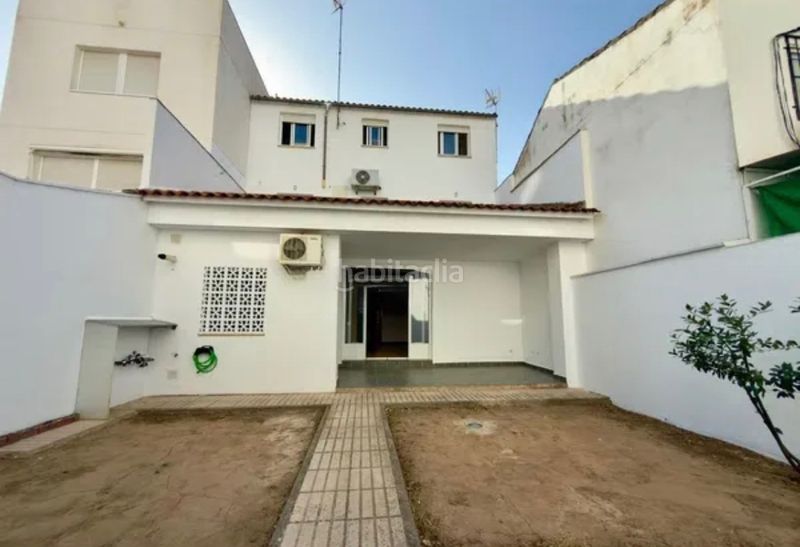 Foto c8b54e7d-7c3b-4307-bff1-5933fc0fc72d. Casa in Maria Auxiliadora - Barriada de Llera Badajoz