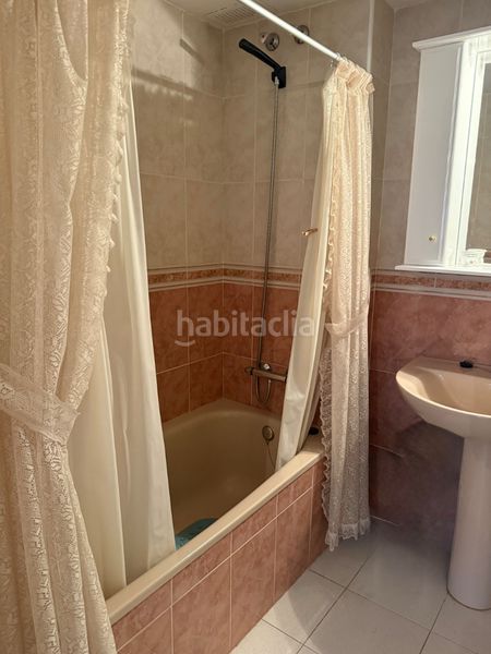 Foto 4479d9c1-a1ce-497b-b83f-d6eb19047e3d. Casa adossada amb calefacció aparcament a Avenida Elvas Badajoz