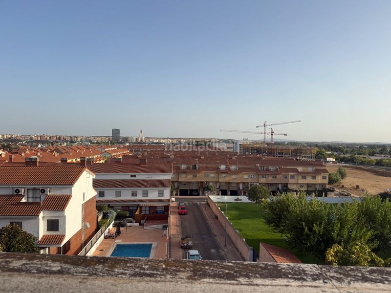 Foto 382925c9-a8d5-44f0-86eb-5d95f5807685. Apartament amb aparcament a Avenida Elvas Badajoz