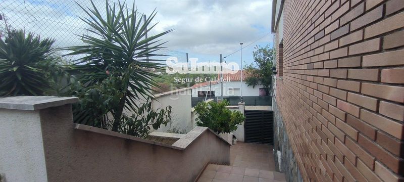 Foto 97499ce6-6558-4075-8e7a-da1fcaf1095d. Xalet amb calefacció aparcament piscina a Segur de Calafell nucli urbà Segur de Calafell