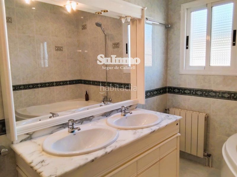 Foto 8bd3ae5a-8290-45ae-bb17-fc7e25440e74. Xalet amb calefacció aparcament piscina a Bonavista Vendrell (El)
