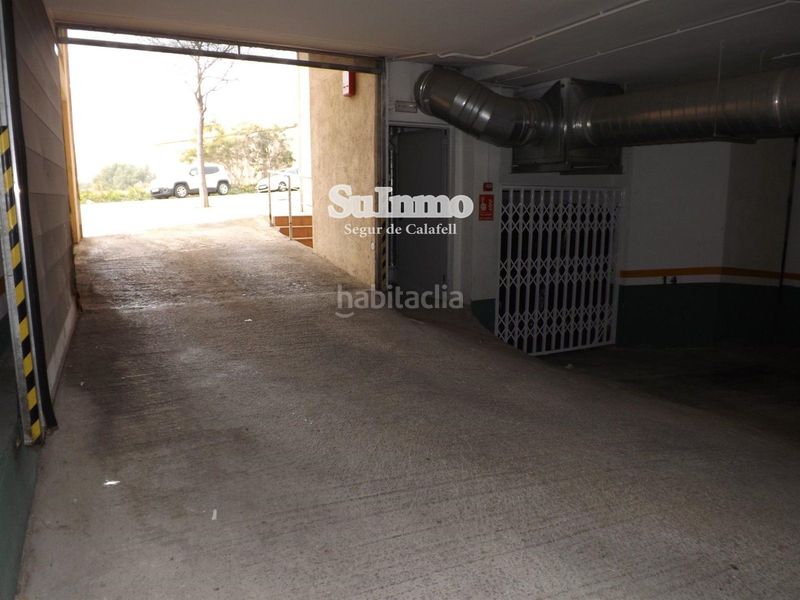 Foto 46be8a54-82e3-47b6-bde9-4c179dd0b103. Aparcament cotxe a Calafell poble Calafell