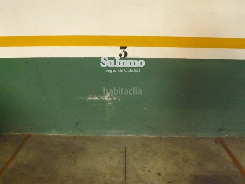 Foto 4f59f660-d769-4f7c-8a8f-2768595e6d21. Aparcament cotxe a Calafell poble Calafell
