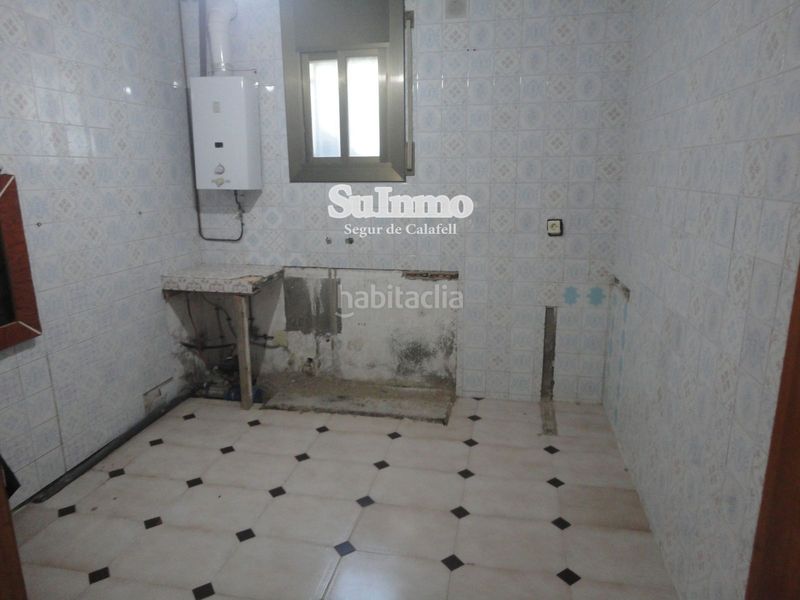 Foto a165869a-82c0-419d-8c54-dbf9331b7c29. Xalet amb calefacció aparcament a Segur de Calafell nucli urbà Segur de Calafell