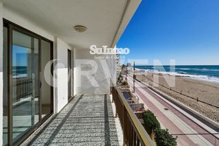 Pis  Llevant. Espectacular piso en primera línea de mar  playa del vendrell