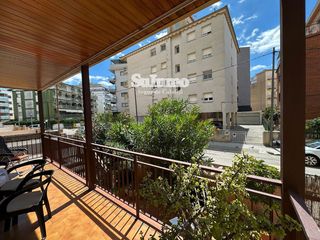 Pis  Besos. Planta baja para entrar a vivir en 2� l�nea de mar en segur de c