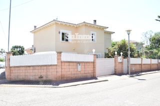Chalet  Doctor roux. Casa independiente con piscina en bonavista