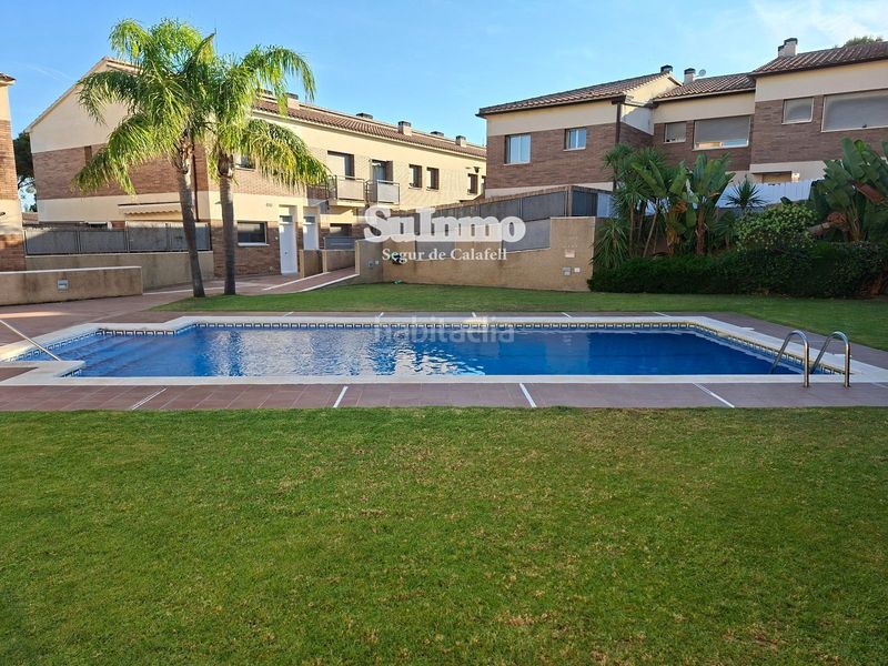 Foto 03938541-234b-49f1-afa2-f372a73ef446. Casa adossada amb aparcament piscina a Bonavista Vendrell (El)