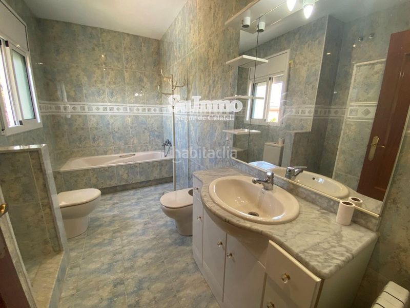 Foto c37c6acd-c271-4ced-a619-875fb403ed2d. Xalet amb calefacció aparcament piscina a Segur de Calafell nucli urbà Segur de Calafell