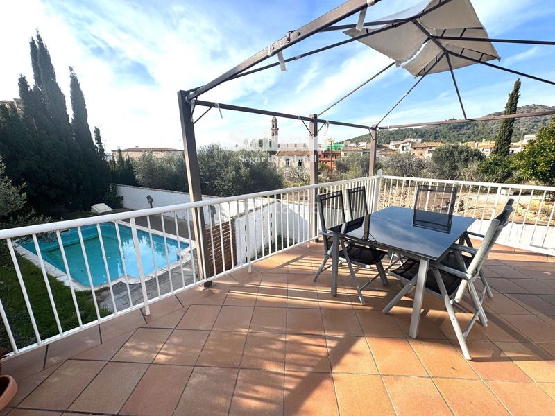 Foto c0b59129-3f8c-4e10-b70d-56786779c2e2. Xalet amb piscina a Roda de Barà