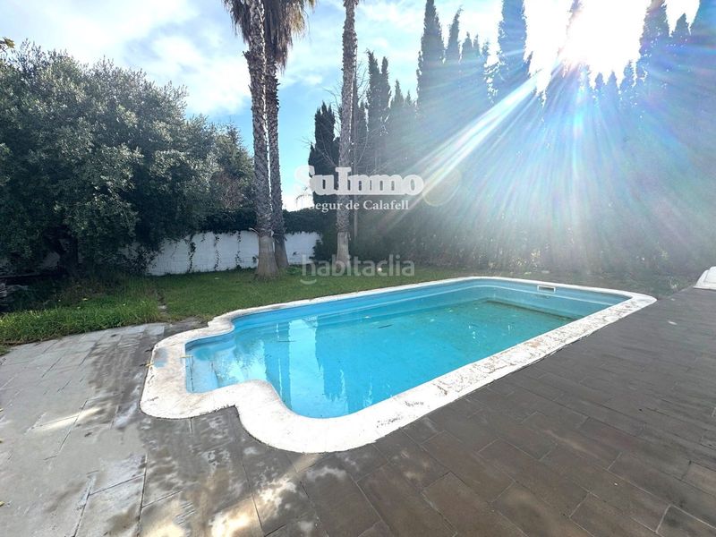 Foto fd5d3c54-dea7-4e1c-8bb8-b4b5ee1ee8dd. Xalet amb piscina a Roda de Barà