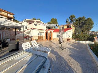Chalet  Cunit. Encantador chalet en la baronia de mar, bellvei
