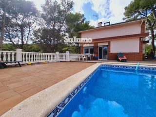 Chalet  Violeta. Chalet independiente con piscina y gran parcela en valldemar  ca